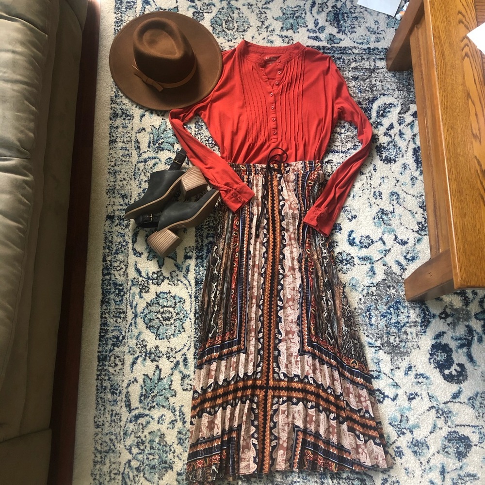 Gorgeous fall/winter print skirt ❤️🧡🤎